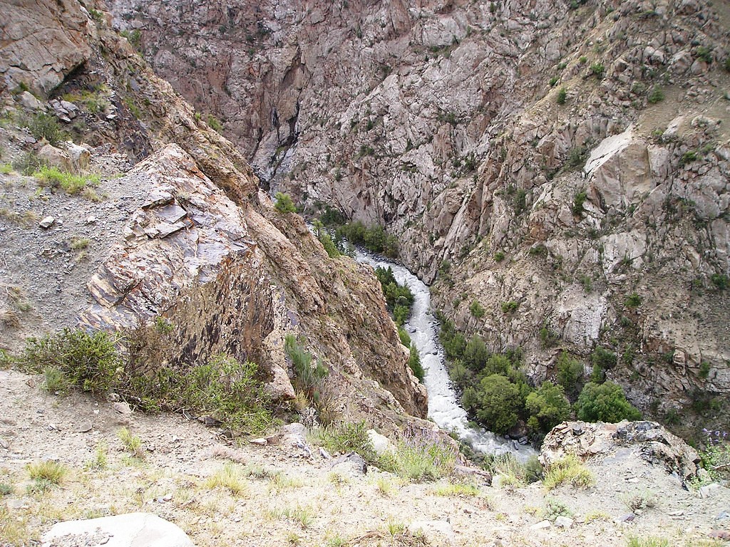 Один из истоков реки Сох, Памиро-Алай