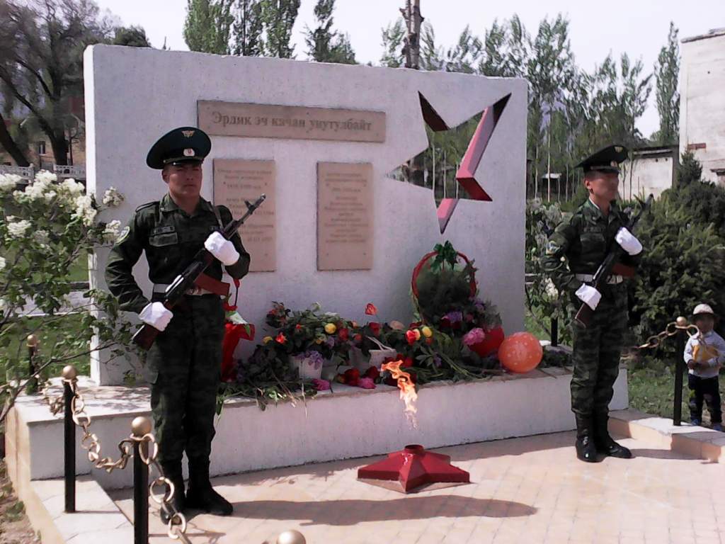 Памятник афганцам в Хайдаркане