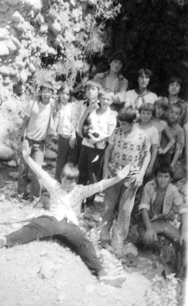 У водопада в пионерлагере ХРК имени Чкалова, 1984 год.