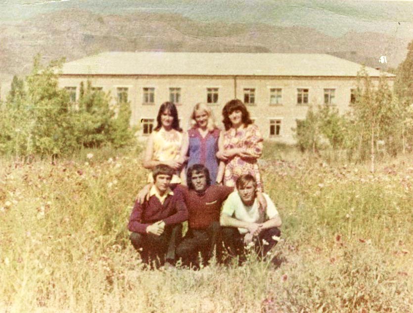 Сквер за управлением Хайдарканского ртутного комбината в 1975 году