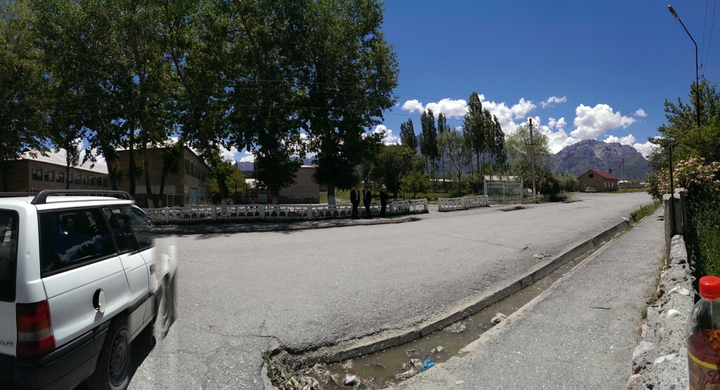 Айдаркен, панорама школьного двора