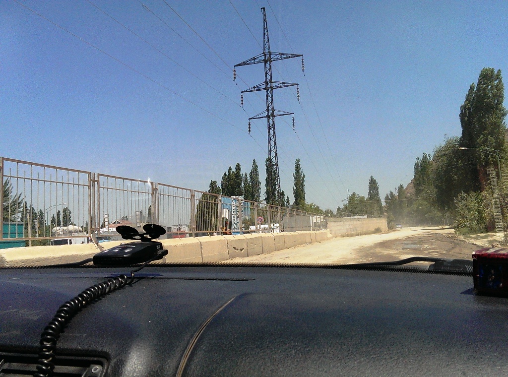 Таможня на границе с Ферганской областью, Узбекистан
