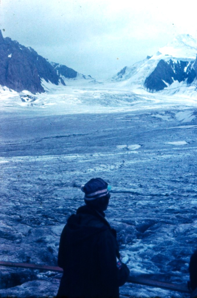 В маршруте по Леднику Абрамова. Вид на перевал "Надежда" , фото из альбома А. Карасева