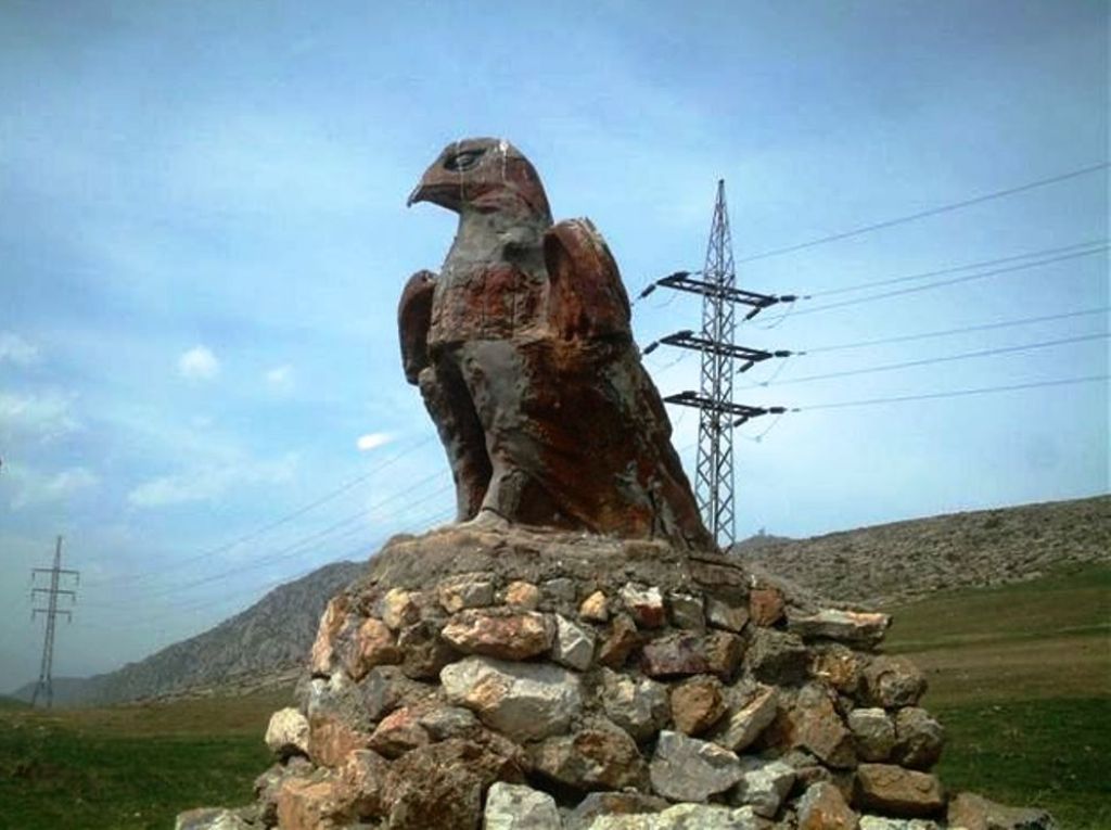 Орел на Хайдарканском перевале, 2004 год