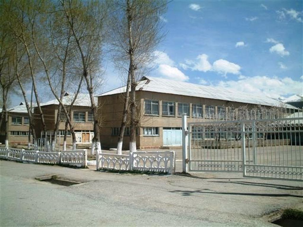 Хайдарканская средняя школа № 20, 2004 год