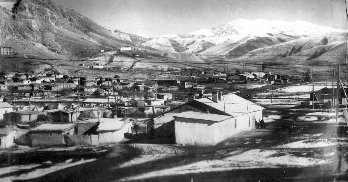 3-я часть панорамы Хайдаркана 40-х годов, вид на завод