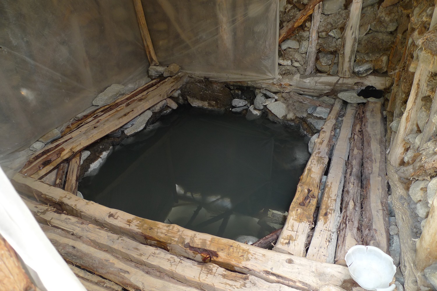 Пятая ванна, построеная на радоновом источнике в Джилису (Алай, Южная Киргизия).