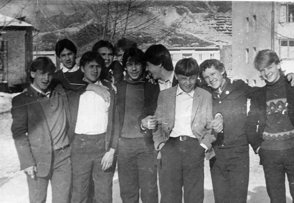 Спортивная сборная школы "60-лет Октября" на перемене, 1985-86 г.г. 