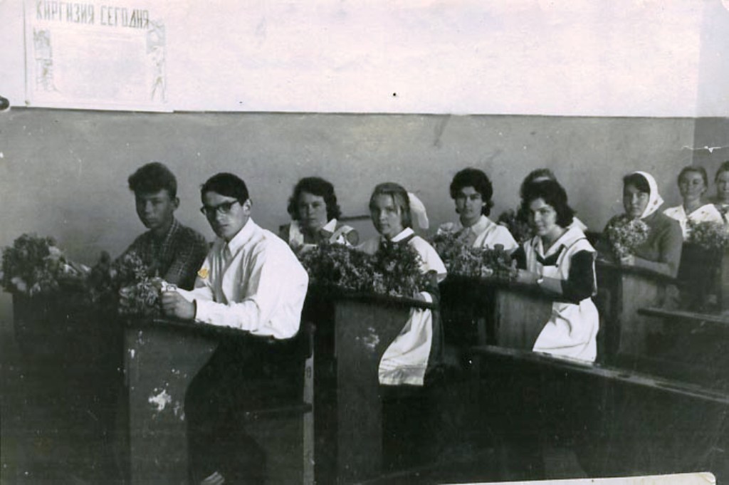 В классе, фото из архива 1963 года выпуска