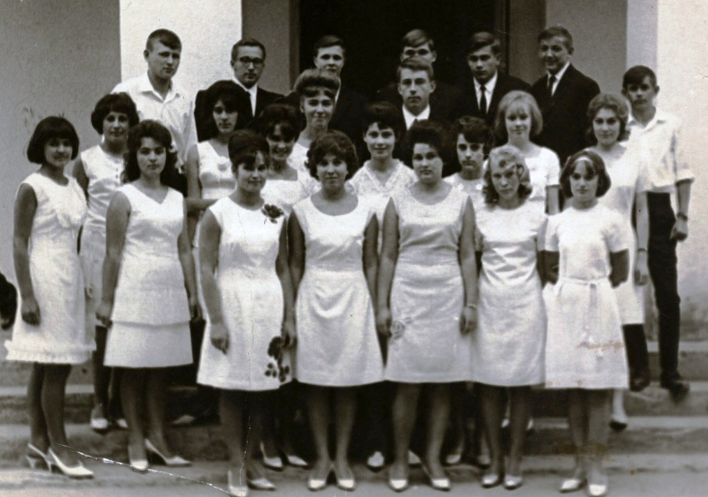 Фото из архива выпускников 1967 года, средней школы пос. Хайдаркан, Киргизия