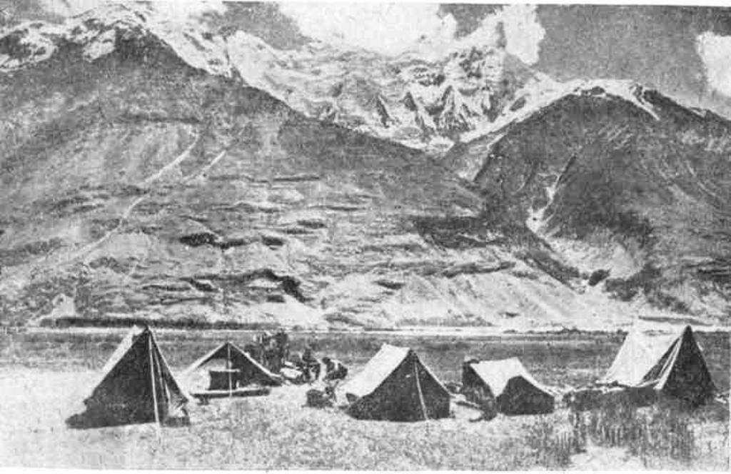 Лагерь экспедиции на Памир, фото из книги Н.М.Федоровского