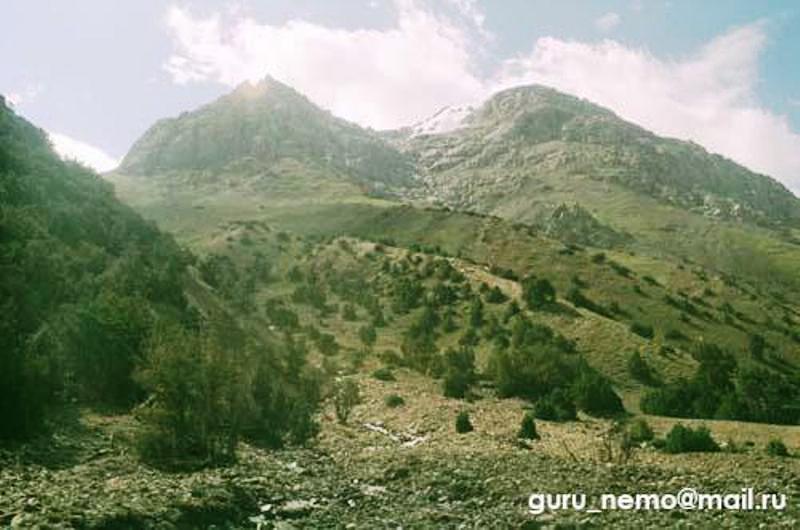 Вид на горы в долине Гёомуша, Алай