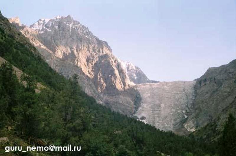 Вид на грандиозный ледопад Райгоровского