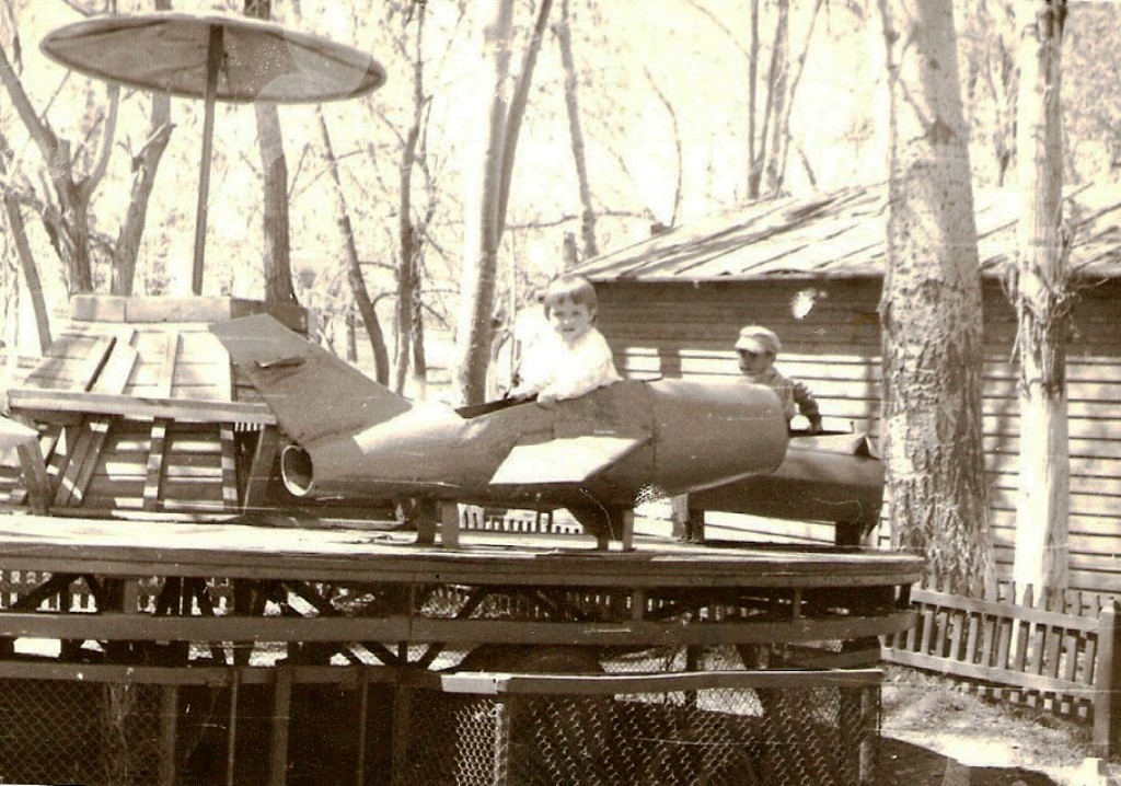 Детская карусель Хайдарканском парке отдыха, начало 70-х