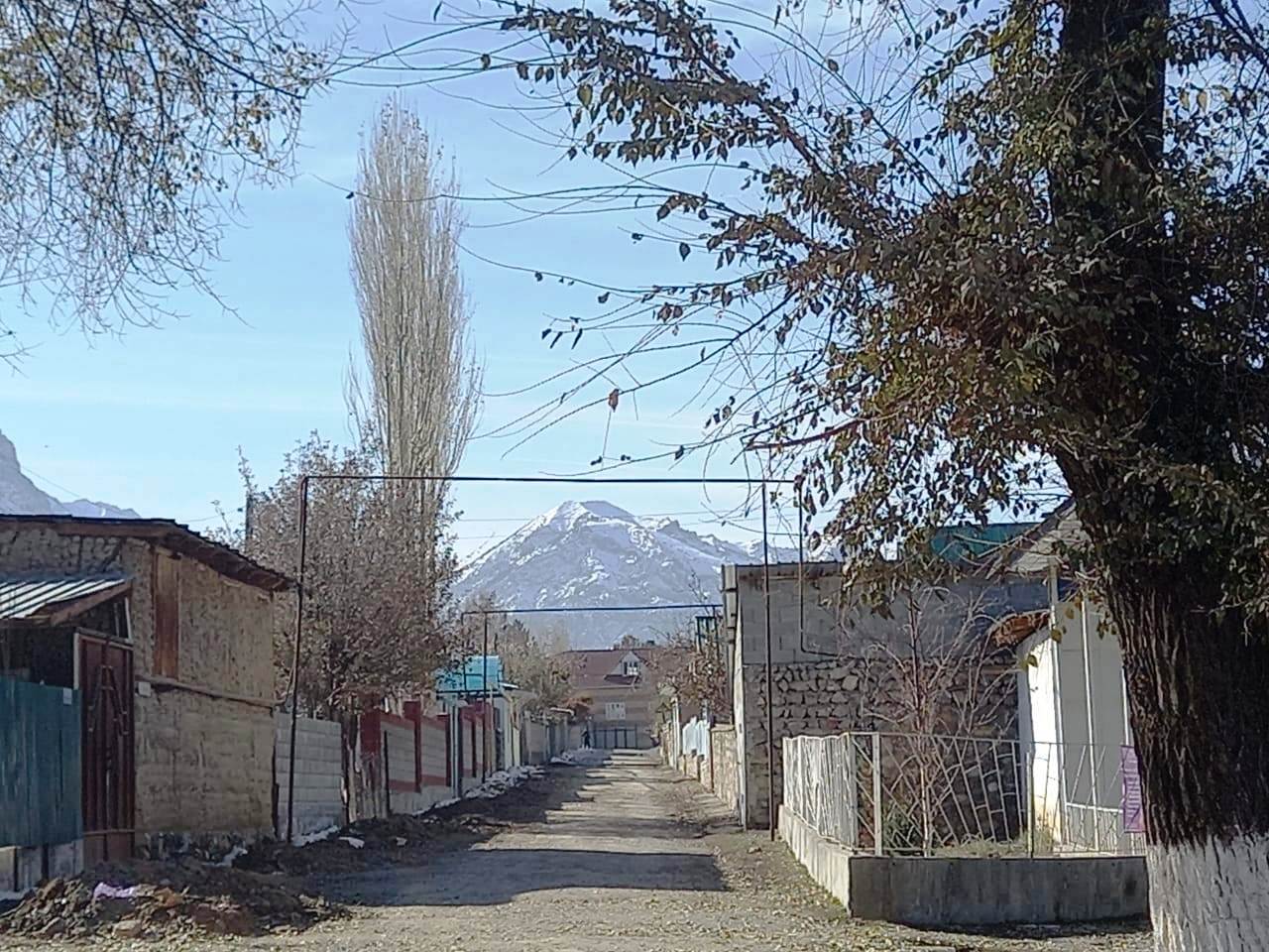 Хайдаркан. Вид на горы с улицы Саукова