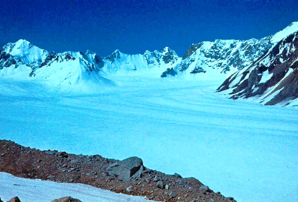 Ледник Абрамова, высота 3880-4800 метров над уровнем моря