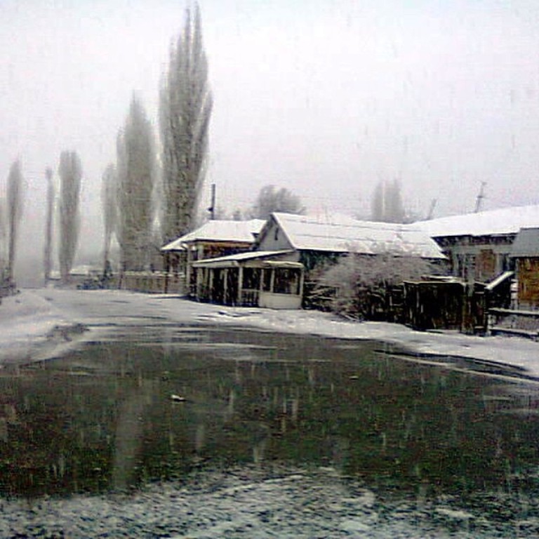 снег на "Буржуйской" улице