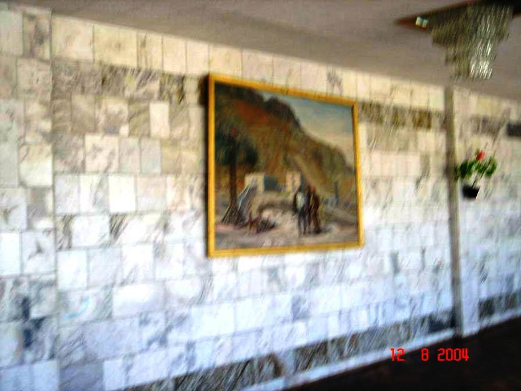 Картины в фойе Дворца Культуры