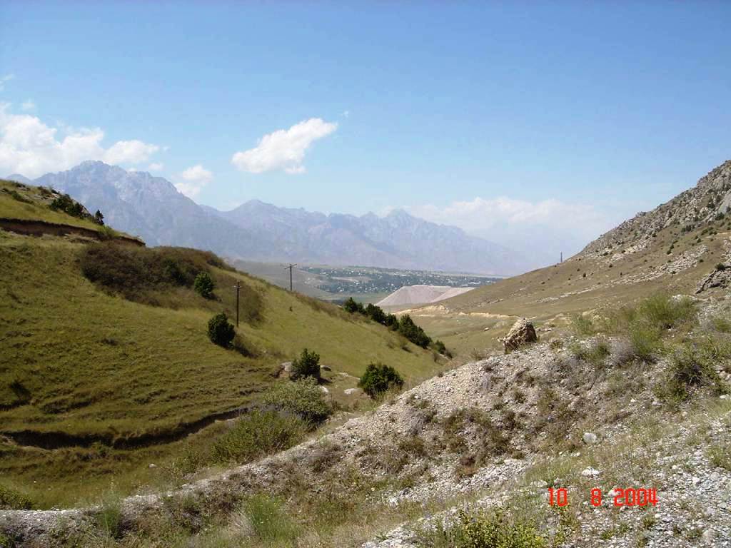 Вид на Хайдаркан с перевала, лето 2004 года