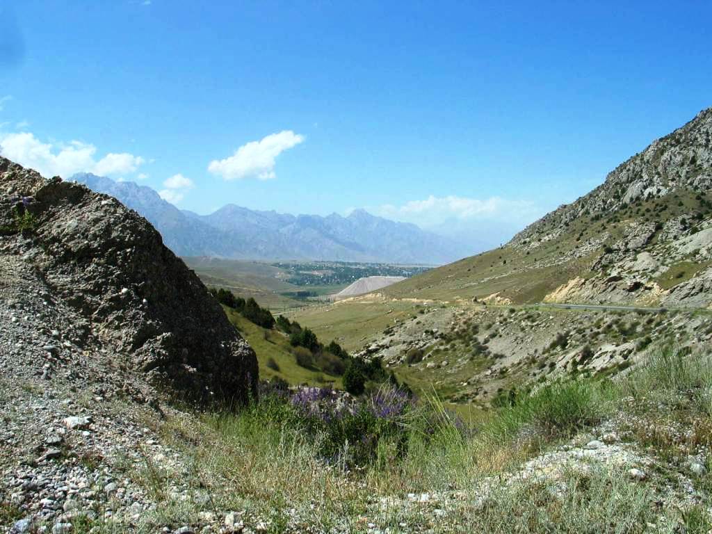 Фото Хайдаркана с перевала, лето 2004 года